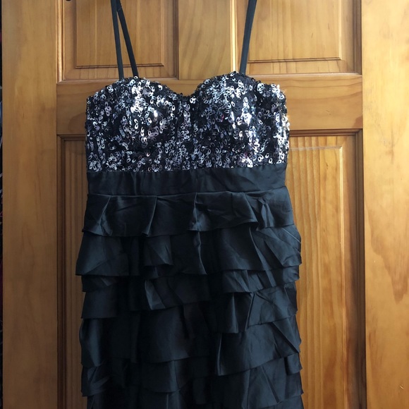 Dresses and shirts - Picture 2 of 8